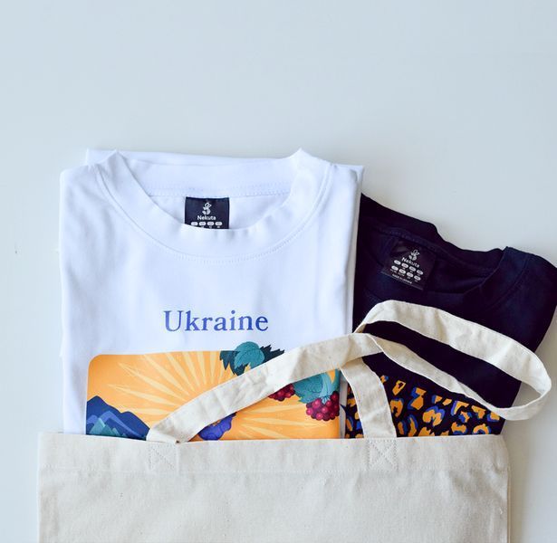 Футболка жіноча з принтом Україна, біла, S FFUA00 фото